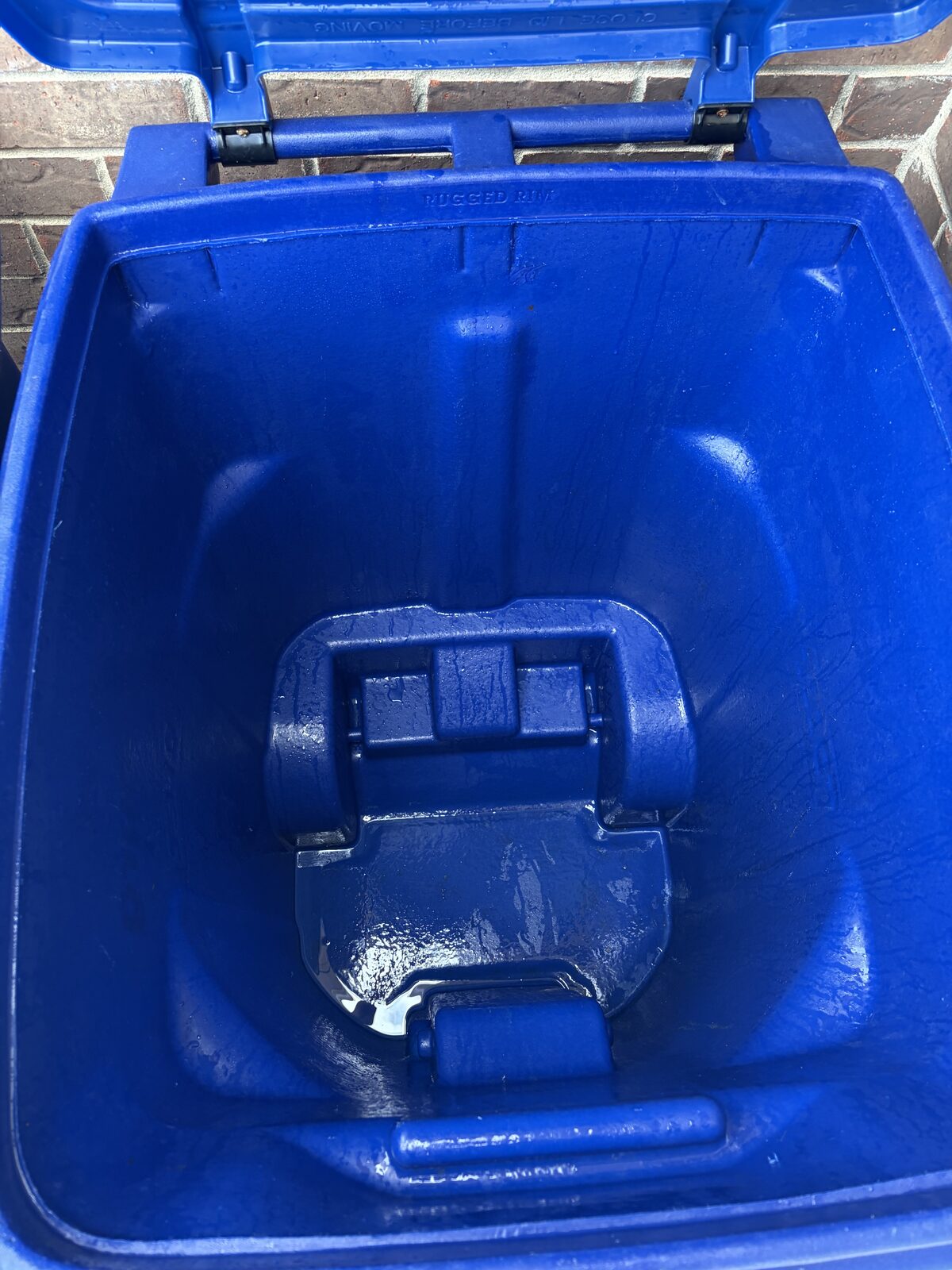 Same can fully washed and odor-free after Bin Brilliant service